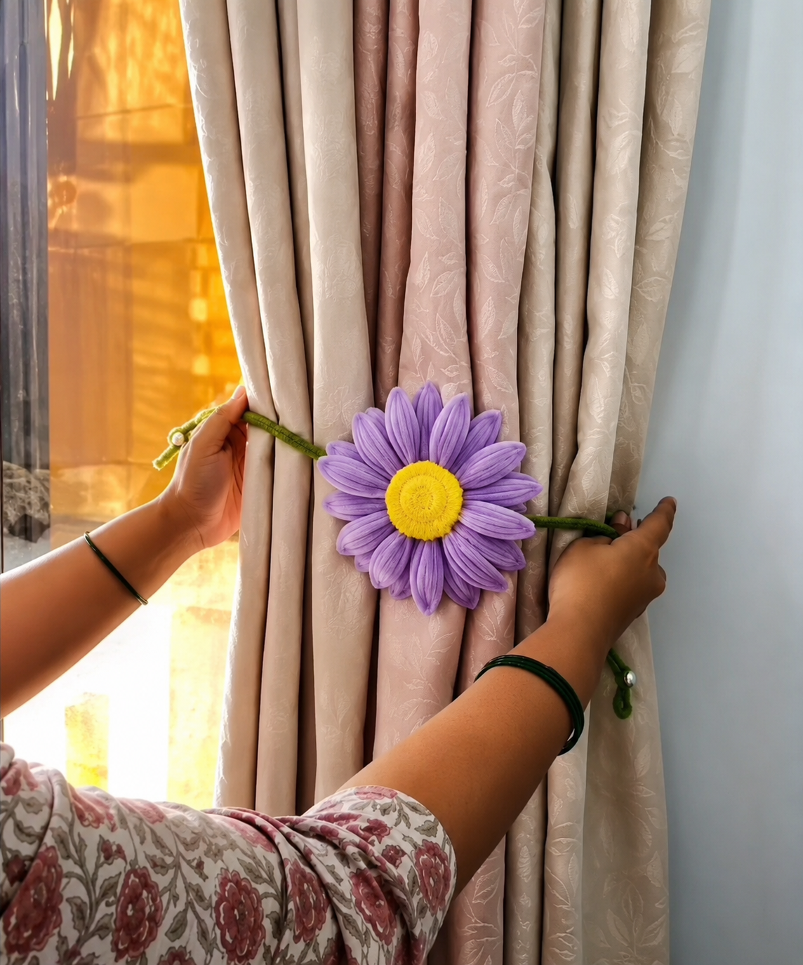 Curtain Holder (Purple and yellow flower)